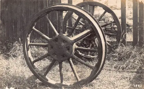 A900 England Moore's Railway Fotos Train Wheels RPPC Vintage Postkarte