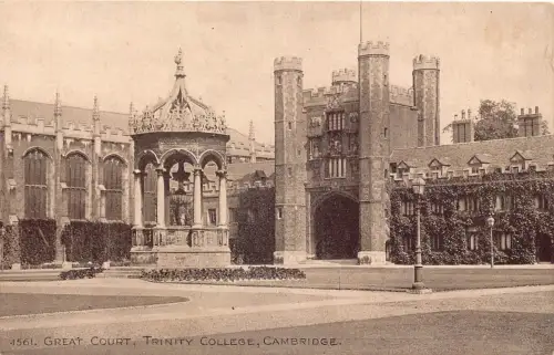 B182 England Cambridge Great Court Trinity College Vintage Postkarte