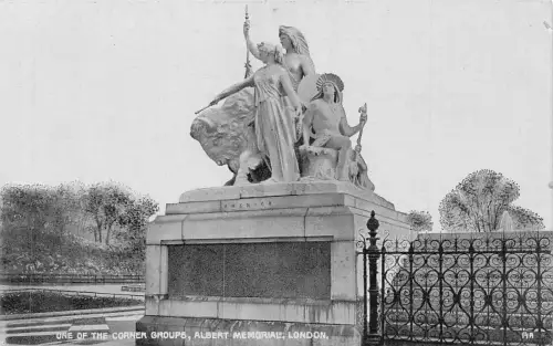 A921 England London One of Corner Groups Albert Memorial Vintage Postkarte