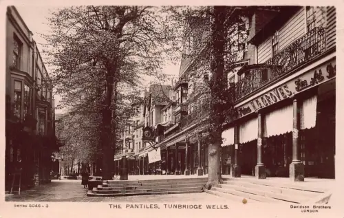 B214 England Tunbridge Wells The Pantiles Shop HG Groves Vintage Postkarte