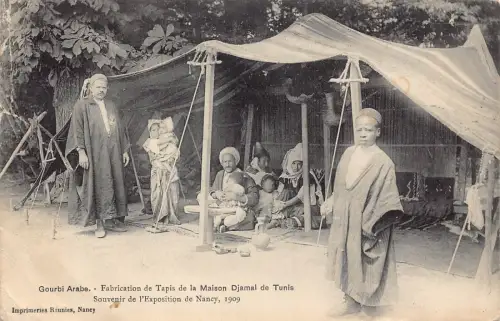 A931 Tunesien 1909 Gourbi Arabe Fabrication de Tapis de Maison Natives Postkarte