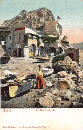A934 Italien Capri Marina Piccola Frau Boote Vintage Postkarte