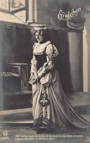 Fotomontage Schauspielerin für Faust von Goethe Gretchen Mädchen elegantes Kleid AK
