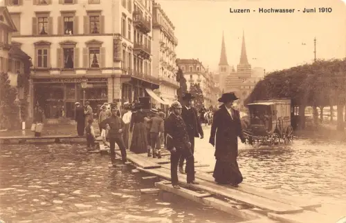 Schweiz Hochwasser in Luzern 1910 Katastrophe Hochwasser Vintage Postkarte C451
