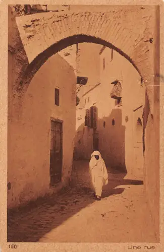 B220 Algerien Algier A Street Native Walking Vintage Postkarte