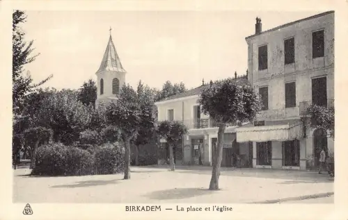 B222 Algerien Birkhadem Birkadem Place et l'eglise Kirche Vintage Postkarte