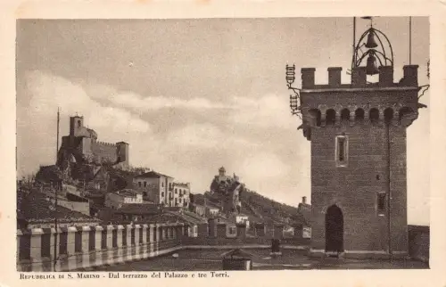 B244 San Marino Dal Terrazzo del Palazzo e tre Torri Palace Vintage Postkarte