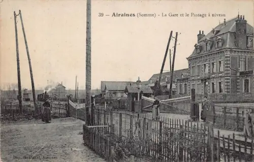 Frankreich Airaines La Gare et Passage a niveau Bahnhof Postkarte C319