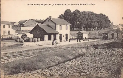 Frankreich Nogent en Bassigny Gare de Nogent le Haut Bahnhof Postkarte C325