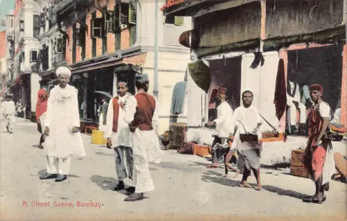 L378 Indien Eine Straßenszene Bombay Männer in Trachten Handelspostkarte