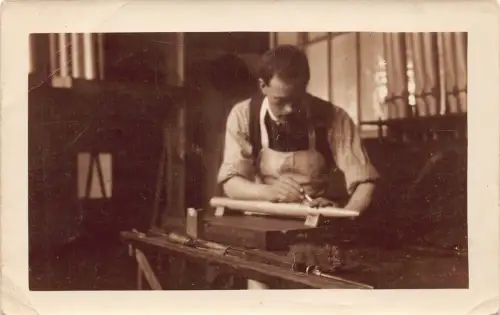 L040 Tischlerwerkstatt Sozialgeschichte Echtfoto Postkarte