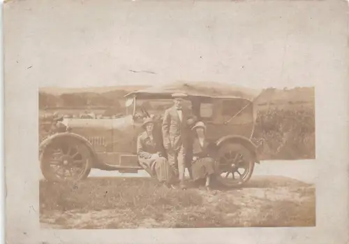 L101 Automobil Auto Sozialgeschichte Familienportrait Echtfoto Postkarte