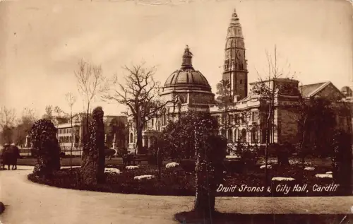 L233 Wales Cardiff Druidensteine und Rathaus Vintage Postkarte