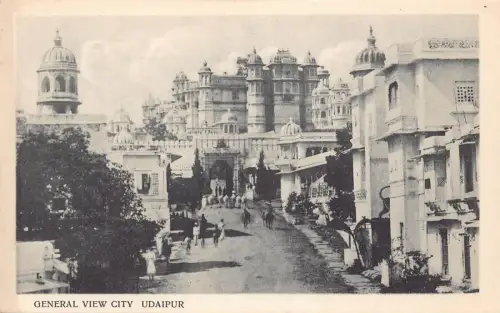 L379 Indien Gesamtansicht von Udaipur Palästen Menschen Vintage Postkarte