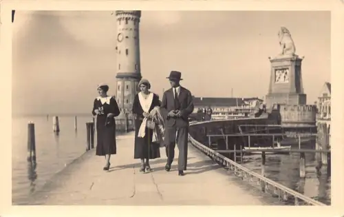 L207 Deutschland Lindau Promenade Leuchtturm Löwenstatue Volk Spaziergang Postkarte