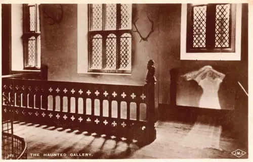 L232 England Haunted Gallery Hampton Court Palace Vintage Postkarte