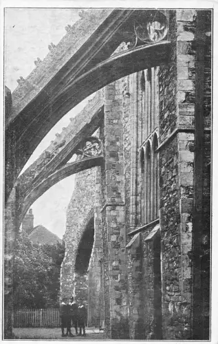 Vereinigtes Königreich unbekannte Männer bleiben unter Kirchenbögen Vintage Postkarte