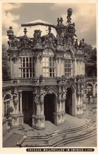 Deutschland 1940 Dresden Wallpavillon im Zwinger Vintage Postkarte