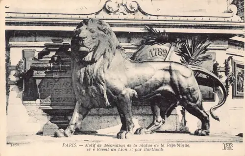 Frankreich Paris Löwe Skulptur auf Statue de la Republique Vintage Postkarte