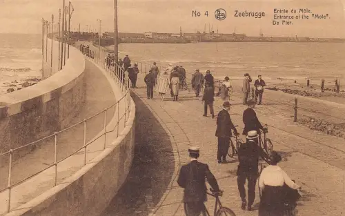 Belgien Zeebrugge Eingang des Maulwurfstegs Radfahrer Vintage Postkarte