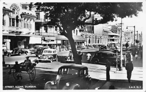 Südafrika Straßenszene Durban Autos Rikscha RPPC Vintage Postkarte