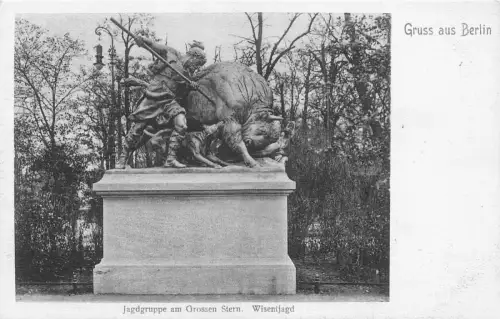 Deutschland Gruss aus Berlin Jagdgruppe am Grossen Stern Wisentjagd Statue AK