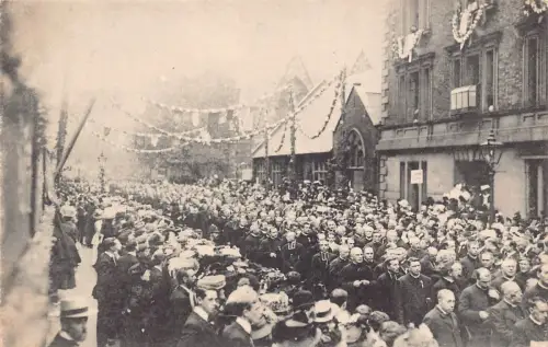 England Große Prozessionsgruppe französischer Geistlicher religiös London Postkarte