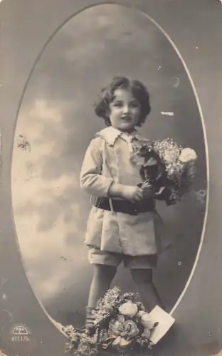 Russland 1912 Passepartout Rosen Blumenstrauß kleiner Junge lächelnd Postkarte