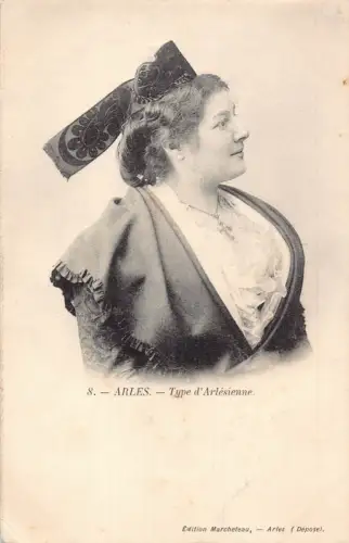 Frankreich Arles Type d'Arlesienne Frau in Tracht Vintage Postkarte