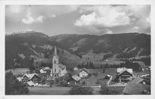 A078 Österreich Riezlern mit Mahdertal Kirche Vintage AK