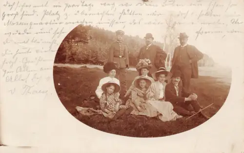 A077 Deutschland München 1910 Familie beim Picknick Frauen mit Hüten Sepia RPPC Postkarte