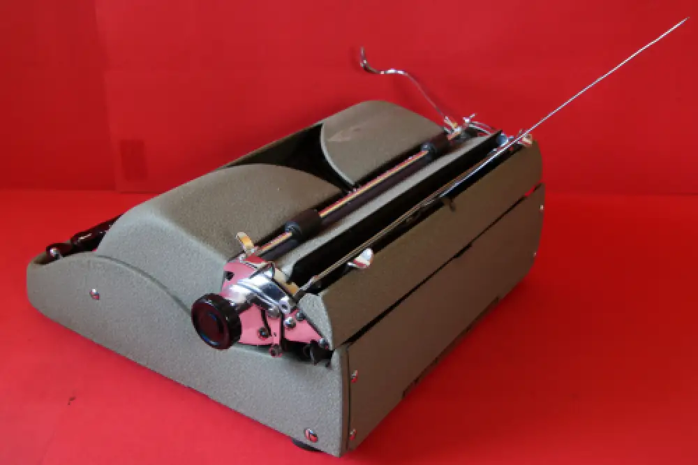 Vintage Groma Model N typewriter from 1953 /305109/ working condition pls read! 10