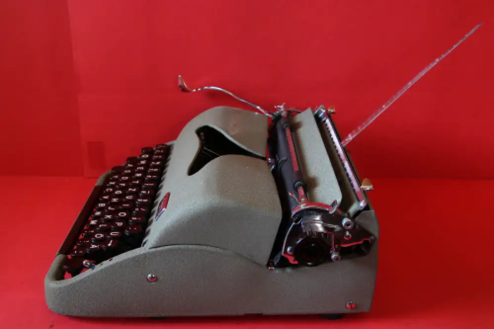 Vintage Groma Model N typewriter from 1953 /305109/ working condition pls read! 11