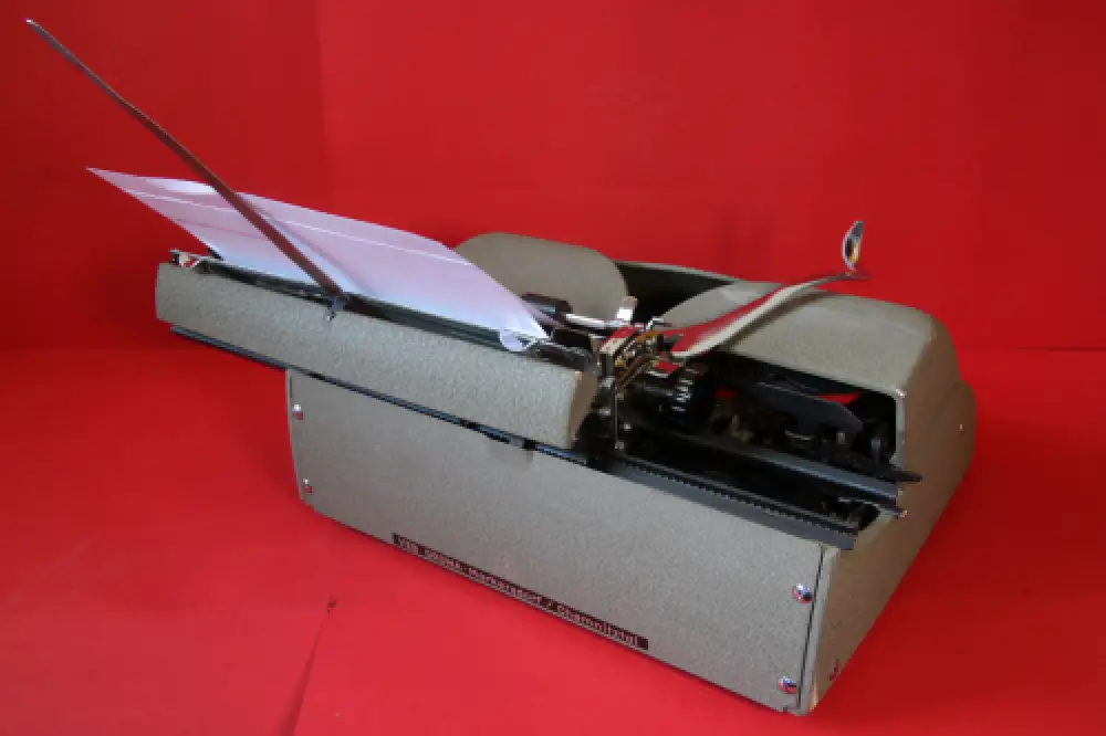 Vintage Groma Model N typewriter from 1953 /305109/ working condition pls read! 18