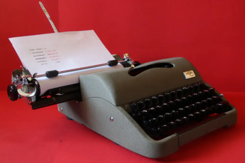 Vintage Groma Model N typewriter from 1953 /305109/ working condition pls read! 22