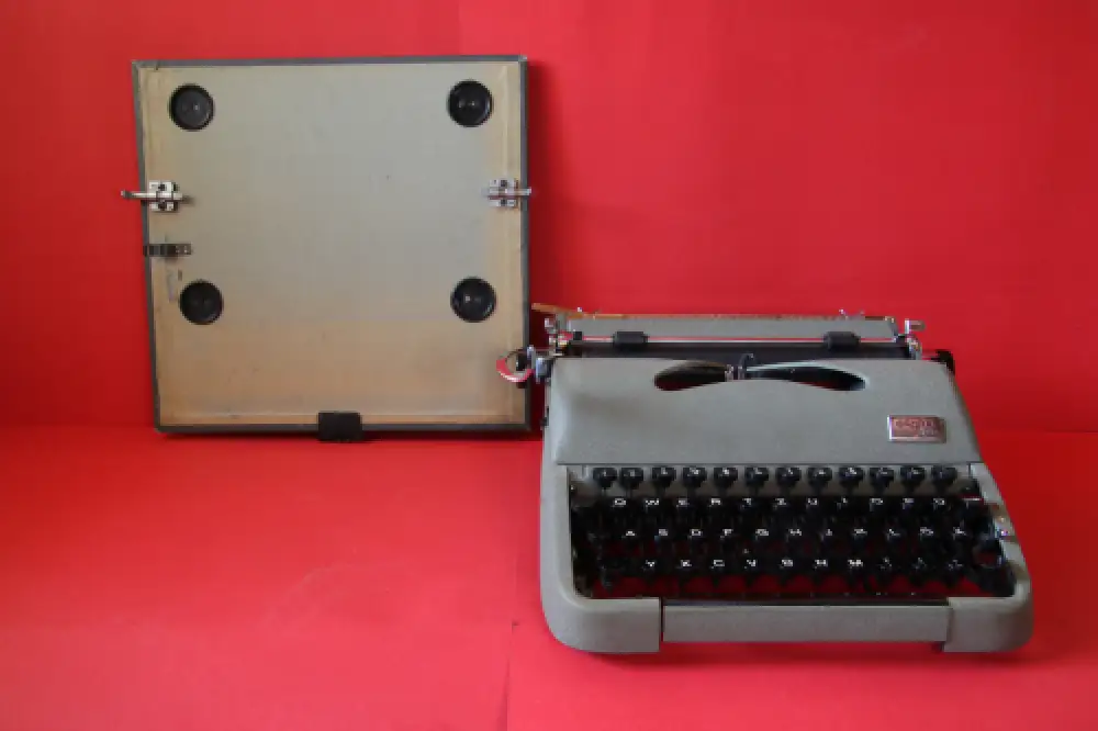 Vintage Groma Model N typewriter from 1953 /305109/ working condition pls read! 4