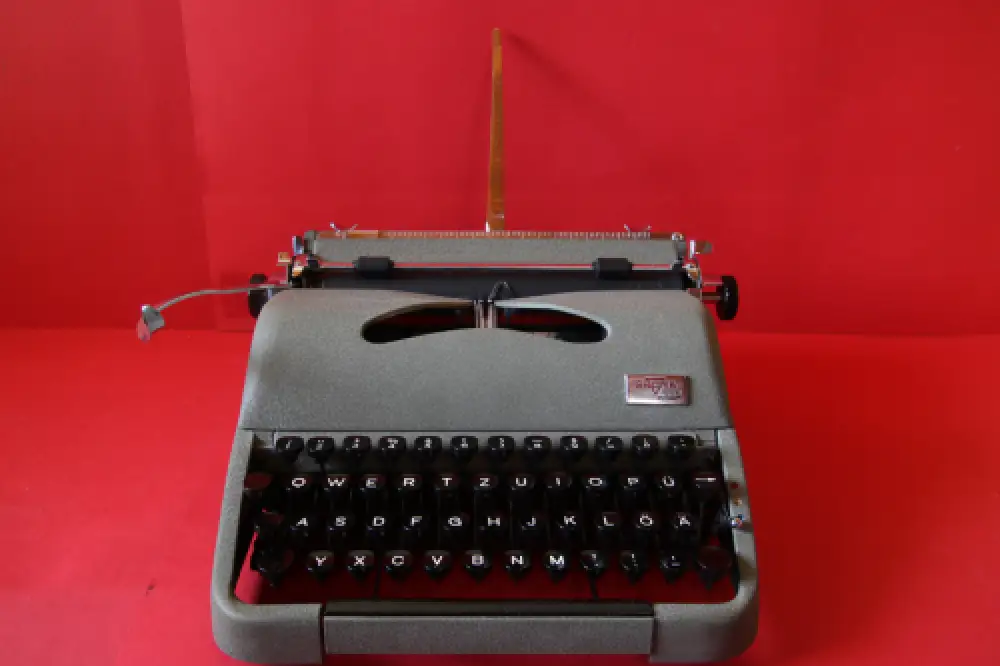 Vintage Groma Model N typewriter from 1953 /305109/ working condition pls read! 5