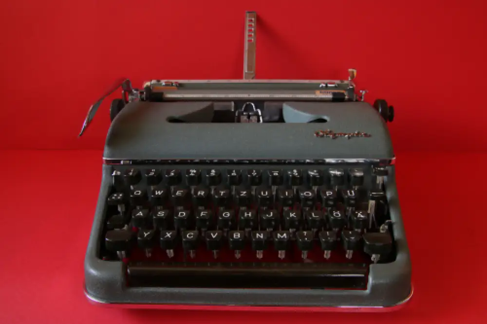 Vintage Olympia SM3 dark gr very good condition w own case tested 1957 / 1007604 0