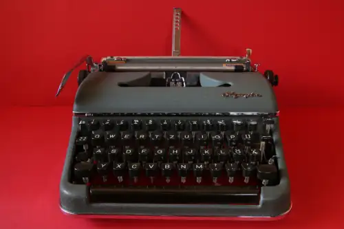 Vintage Olympia SM3 dark gr very good condition w own case tested 1957 / 