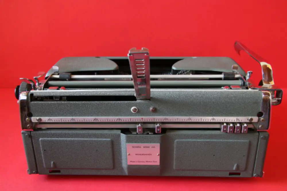 Vintage Olympia SM3 dark gr very good condition w own case tested 1957 / 1007604 2