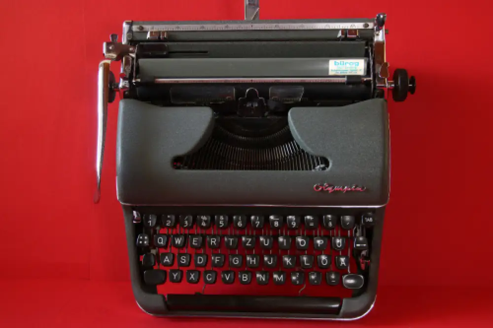 Vintage Olympia SM3 dark gr very good condition w own case tested 1957 / 1007604 5