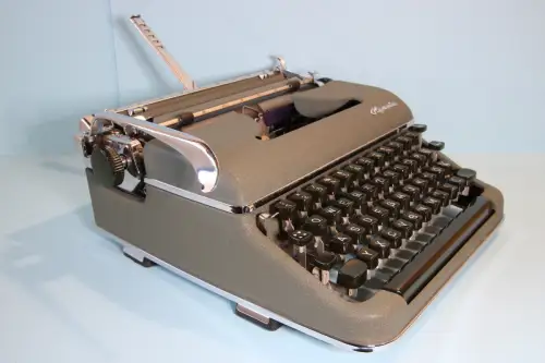 Vintage Olympia SM3 typewriter Made in Germany 1955 case w key tested Ser.601700