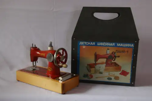 Vintage Kinder Sägemaschine Made in UdR Holzsohle funktionierendes Spielzeug ...