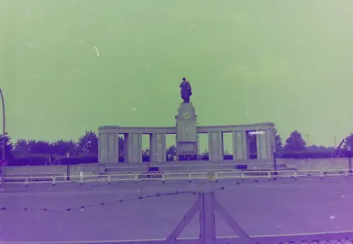 Orig Film Negativ Soviet War Memorial Tiergarten Berlin  K2/10/83