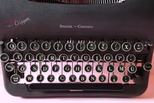 Vintage Smith Corona Clipper Floating Shift RAR old Turkish keyboard layout 1946