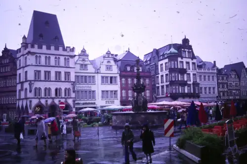 Original DIA Film Slide 35mm Trier Hauptmarkt Strassenszene '60s B9/R55