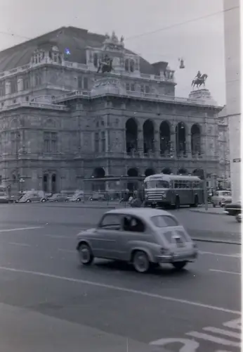 Original  Film Negativ Wien Opern Strassenszene mit Bus und Fiat 1950er B15/4/21