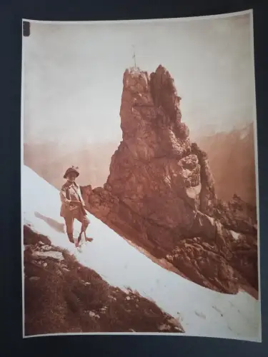 Altes Sepiatonierte Foto Bergsteiger bei der Fr. Hitt   K.Dornach 1930/40