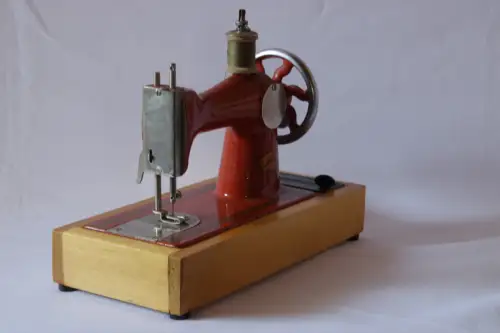 Vintage Kinder Sägemaschine Made in UdR Holzsohle funktionierendes Spielzeug ...