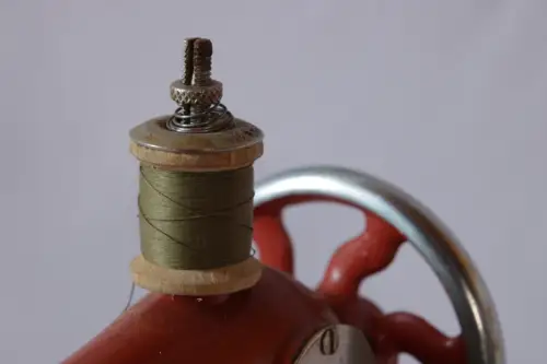 Vintage Kinder Sägemaschine Made in UdR Holzsohle funktionierendes Spielzeug ...